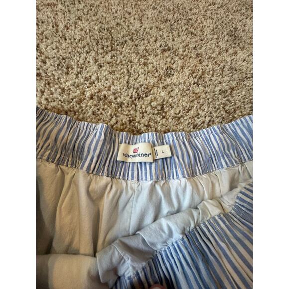 Vineyard Vines Cute embroidered dressy shorts, Size Large; Elastic Waist - Picture 3 of 11